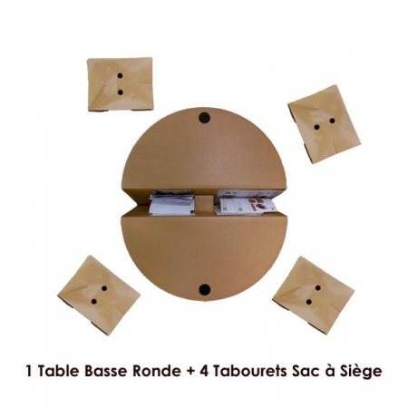 salon en carton avec table basse et tabourets 