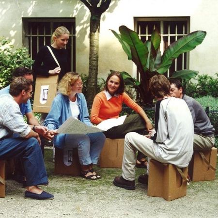 Tabouret pliable en carton pour l'extrieur  