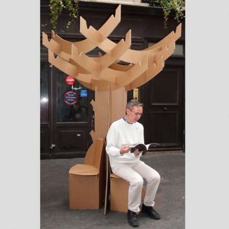 Arbre en Carton avec chaises Lotus en carton 