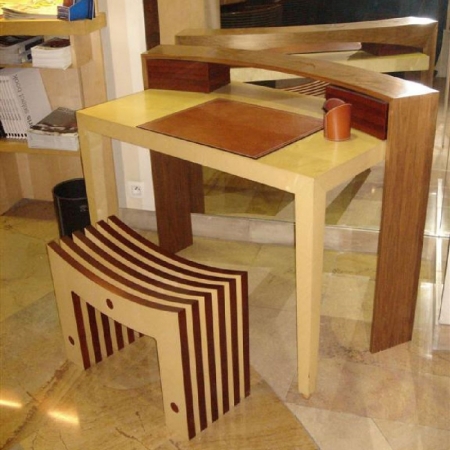 Petit bureau plaqu en Bouleau avec tiroirs en medium 