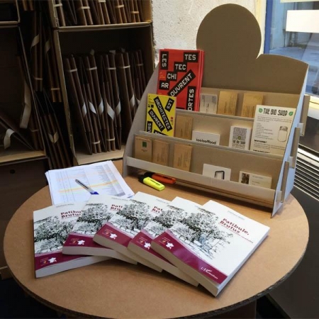 presentoir en carton Pompidou - PLV pour cartes postales et flyers-cardboard display 